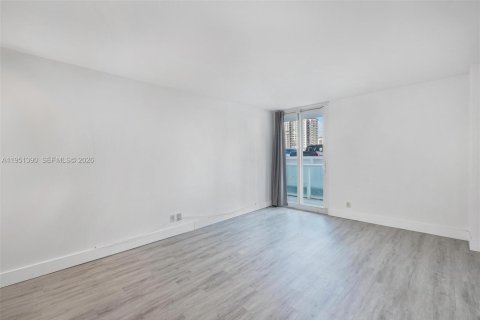 Condo in Sunny Isles Beach, Florida, 2 bedrooms № 2030944 - photo 20