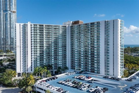 Condo in Sunny Isles Beach, Florida, 2 bedrooms № 2030944 - photo 28