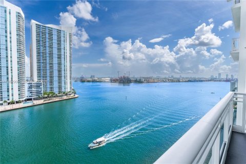 Condo in Miami, Florida, 3 bedrooms № 2080976 - photo 10