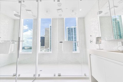 Condo in Miami, Florida, 3 bedrooms № 2080976 - photo 27