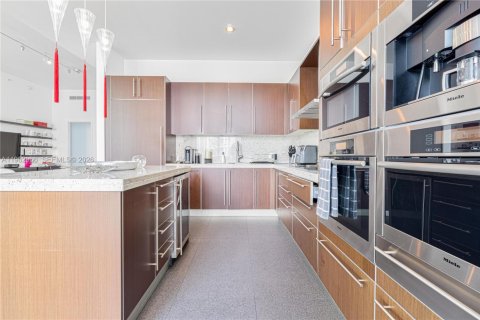 Condo in Miami, Florida, 3 bedrooms № 2080976 - photo 21