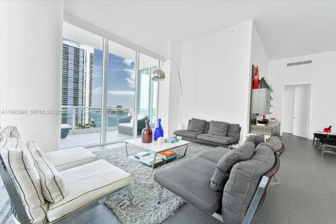 Condo in Miami, Florida, 3 bedrooms № 2080976 - photo 14