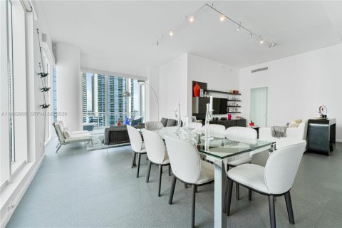 Condo in Miami, Florida, 3 bedrooms № 2080976 - photo 13