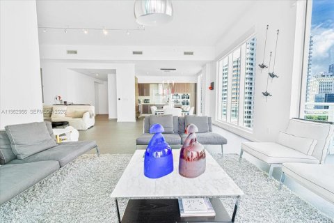 Condo in Miami, Florida, 3 bedrooms № 2080976 - photo 16
