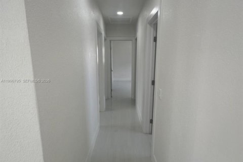 Casa en venta en Miami Gardens, Florida, 4 dormitorios, 159.61 m2 № 2058023 - foto 10