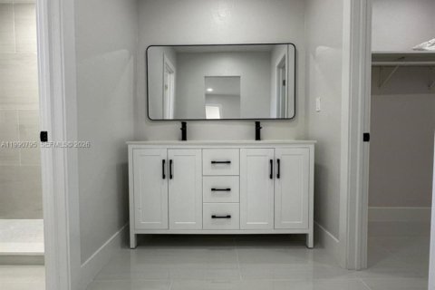 Casa en venta en Miami Gardens, Florida, 4 dormitorios, 159.61 m2 № 2058023 - foto 18