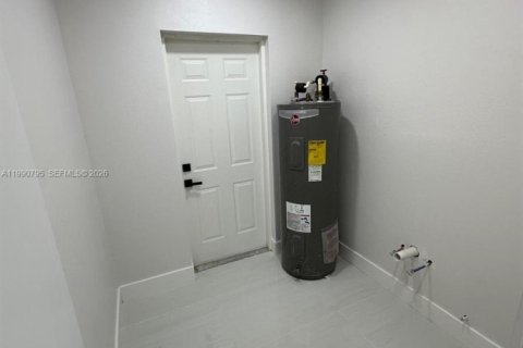 Casa en venta en Miami Gardens, Florida, 4 dormitorios, 159.61 m2 № 2058023 - foto 13