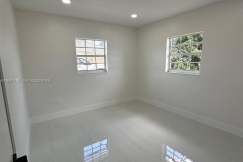 Casa en venta en Miami Gardens, Florida, 4 dormitorios, 159.61 m2 № 2058023 - foto 12