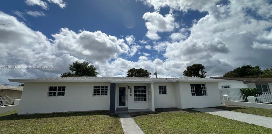 Casa en Miami Gardens, Florida 4 dormitorios, 159.61 m2 № 2058023