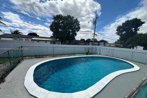 Casa en venta en Miami Gardens, Florida, 4 dormitorios, 159.61 m2 № 2058023 - foto 23