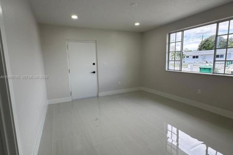 Casa en venta en Miami Gardens, Florida, 4 dormitorios, 159.61 m2 № 2058023 - foto 16