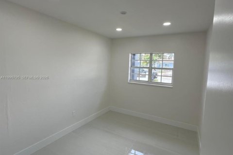 Casa en venta en Miami Gardens, Florida, 4 dormitorios, 159.61 m2 № 2058023 - foto 11