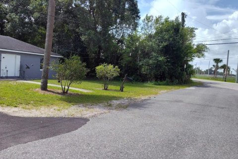 House in St. Lucie, Florida 2 bedrooms, 106 sq.m. № 2178415 - photo 2