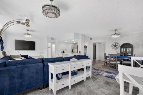 Condo in Flagler Beach, Florida, 3 bedrooms № 2199550 - photo 12