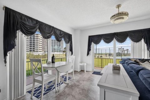 Condo in Flagler Beach, Florida, 3 bedrooms № 2199550 - photo 11