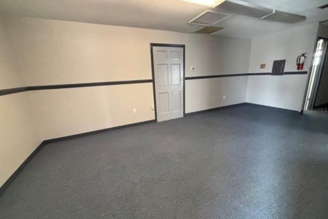 Commercial property in Lakeland, Florida 449.83 sq.m. № 2375566 - photo 9