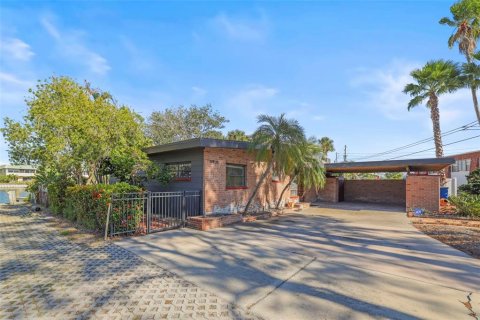 Casa en venta en Treasure Island, Florida, 2 dormitorios, 144.93 m2 № 2120255 - foto 2
