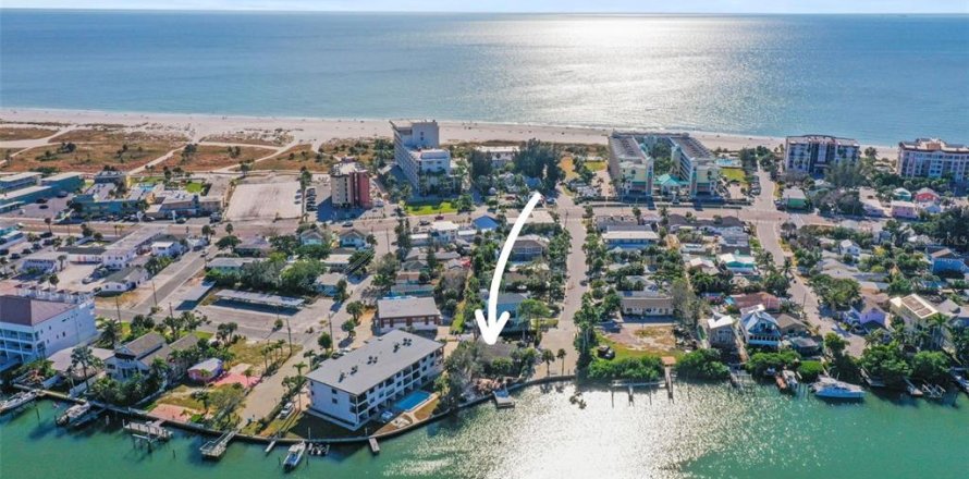 Casa en Treasure Island, Florida 2 dormitorios, 144.93 m2 № 2120255