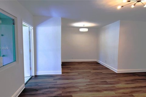 Condominio en alquiler en Hallandale Beach, Florida, 2 dormitorios, 89.65 m2 № 1766293 - foto 12