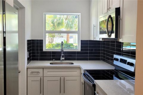 Condominio en alquiler en Hallandale Beach, Florida, 2 dormitorios, 89.65 m2 № 1766293 - foto 7