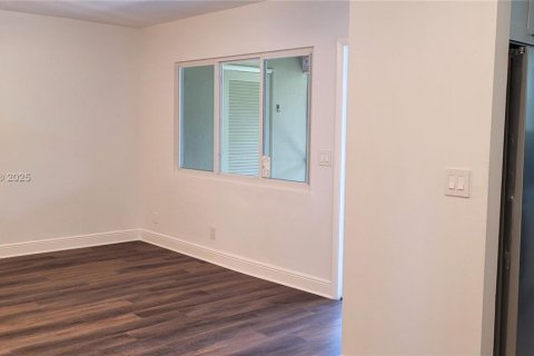Condominio en alquiler en Hallandale Beach, Florida, 2 dormitorios, 89.65 m2 № 1766293 - foto 13