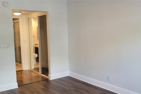 Condominio en alquiler en Hallandale Beach, Florida, 2 dormitorios, 89.65 m2 № 1766293 - foto 21
