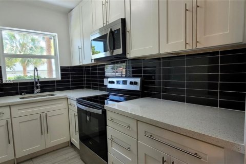 Condominio en alquiler en Hallandale Beach, Florida, 2 dormitorios, 89.65 m2 № 1766293 - foto 9