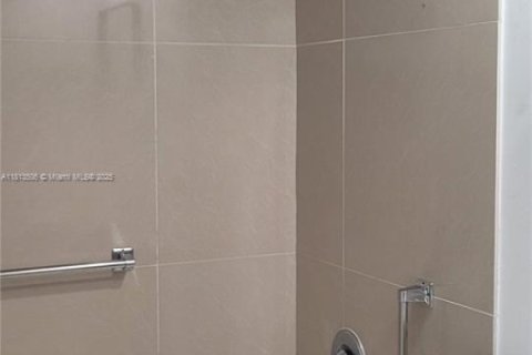 Condominio en alquiler en Hallandale Beach, Florida, 2 dormitorios, 89.65 m2 № 1766293 - foto 26