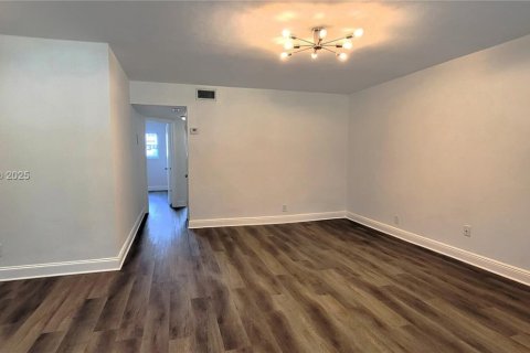 Condominio en alquiler en Hallandale Beach, Florida, 2 dormitorios, 89.65 m2 № 1766293 - foto 15