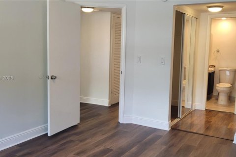 Condominio en alquiler en Hallandale Beach, Florida, 2 dormitorios, 89.65 m2 № 1766293 - foto 18