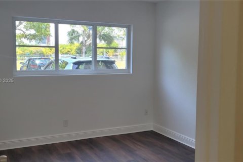 Condominio en alquiler en Hallandale Beach, Florida, 2 dormitorios, 89.65 m2 № 1766293 - foto 17