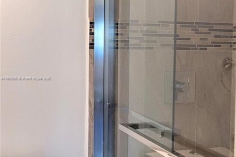 Condominio en alquiler en Hallandale Beach, Florida, 2 dormitorios, 89.65 m2 № 1766293 - foto 29