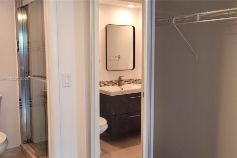 Condominio en alquiler en Hallandale Beach, Florida, 2 dormitorios, 89.65 m2 № 1766293 - foto 30