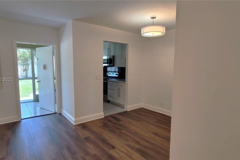 Condominio en alquiler en Hallandale Beach, Florida, 2 dormitorios, 89.65 m2 № 1766293 - foto 11