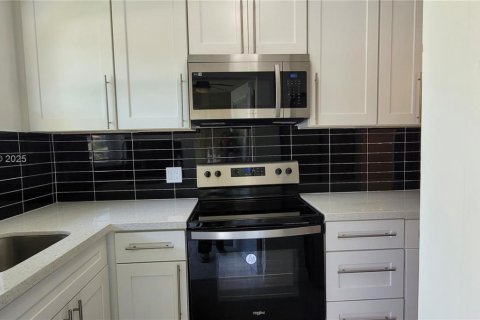Condominio en alquiler en Hallandale Beach, Florida, 2 dormitorios, 89.65 m2 № 1766293 - foto 4