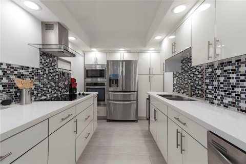 Condominio en alquiler en Miami Beach, Florida, 2 dormitorios, 83.8 m2 № 2055612 - foto 4