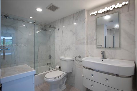 Condominio en alquiler en Miami Beach, Florida, 2 dormitorios, 83.8 m2 № 2055612 - foto 6
