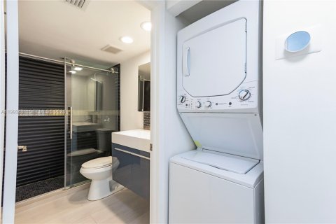 Condominio en alquiler en Miami Beach, Florida, 2 dormitorios, 83.8 m2 № 2055612 - foto 10