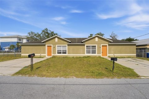 Commercial property in Winter Haven, Florida 6 bedrooms, 180.6 sq.m. № 2102824