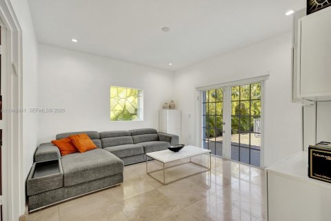 House in Miami Beach, Florida 4 bedrooms, 217.3 sq.m. № 2005377 - photo 8
