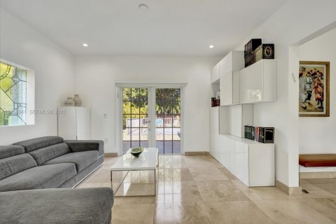 House in Miami Beach, Florida 4 bedrooms, 217.3 sq.m. № 2005377 - photo 9