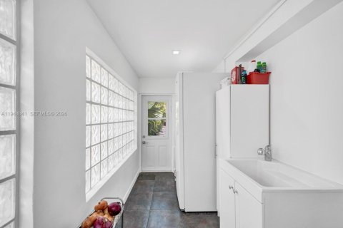 House in Miami Beach, Florida 4 bedrooms, 217.3 sq.m. № 2005377 - photo 10