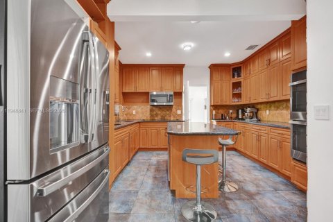 House in Miami Beach, Florida 4 bedrooms, 217.3 sq.m. № 2005377 - photo 5