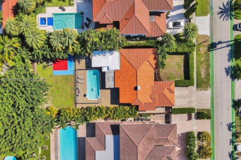 House in Miami Beach, Florida 4 bedrooms, 217.3 sq.m. № 2005377 - photo 18