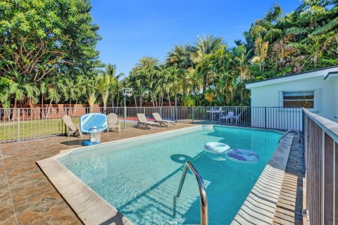 House in Miami Beach, Florida 4 bedrooms, 217.3 sq.m. № 2005377 - photo 14