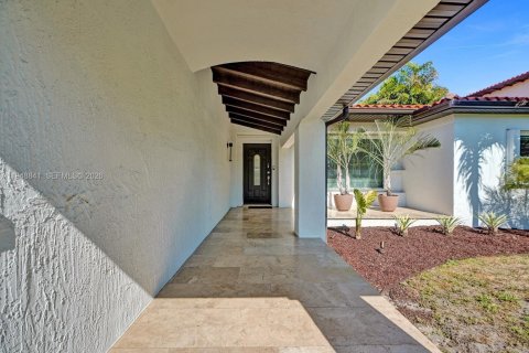 House in Miami Beach, Florida 4 bedrooms, 217.3 sq.m. № 2005377 - photo 2