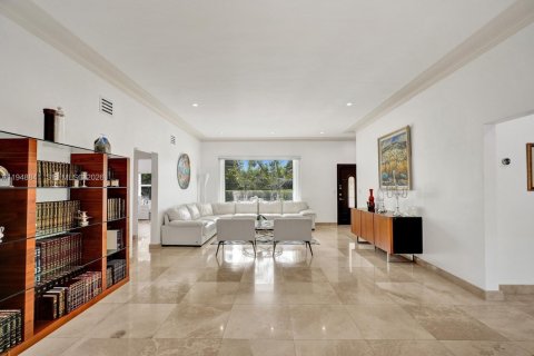 House in Miami Beach, Florida 4 bedrooms, 217.3 sq.m. № 2005377 - photo 3