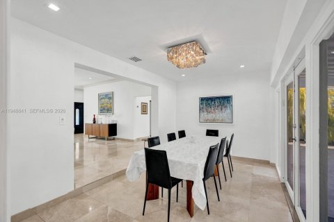 House in Miami Beach, Florida 4 bedrooms, 217.3 sq.m. № 2005377 - photo 6