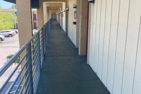 Immobilier commercial à vendre à Lauderhill, Floride № 1960269 - photo 3