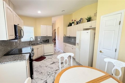House in Poinciana, Florida 2 bedrooms, 140 sq.m. № 1856545 - photo 14